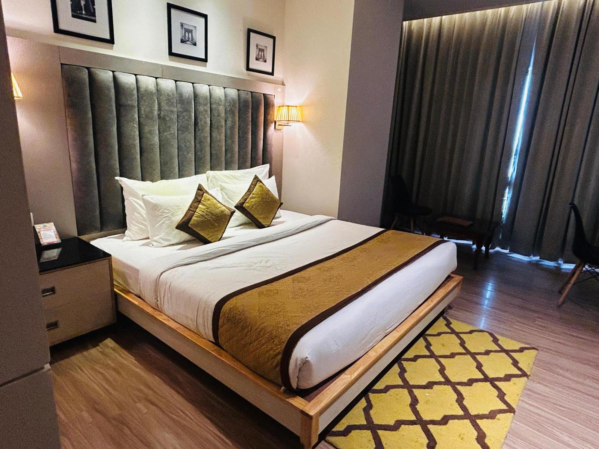 Hotel Sakura Gold Gurgaon Extérieur photo