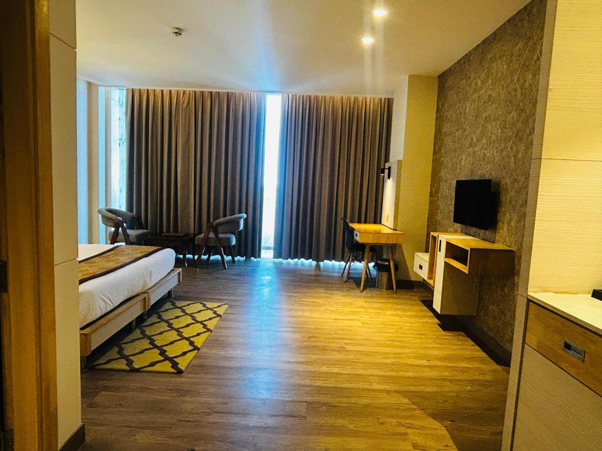 Hotel Sakura Gold Gurgaon Extérieur photo