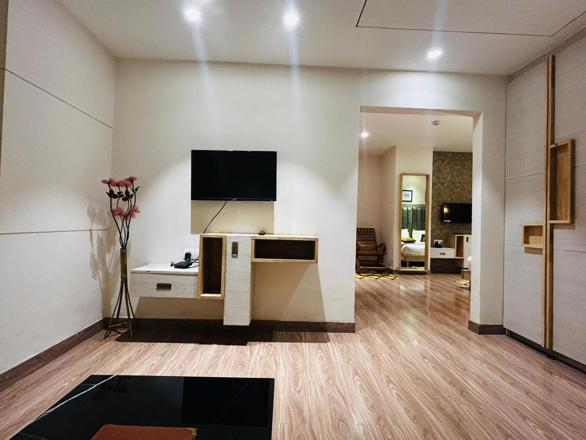 Hotel Sakura Gold Gurgaon Extérieur photo