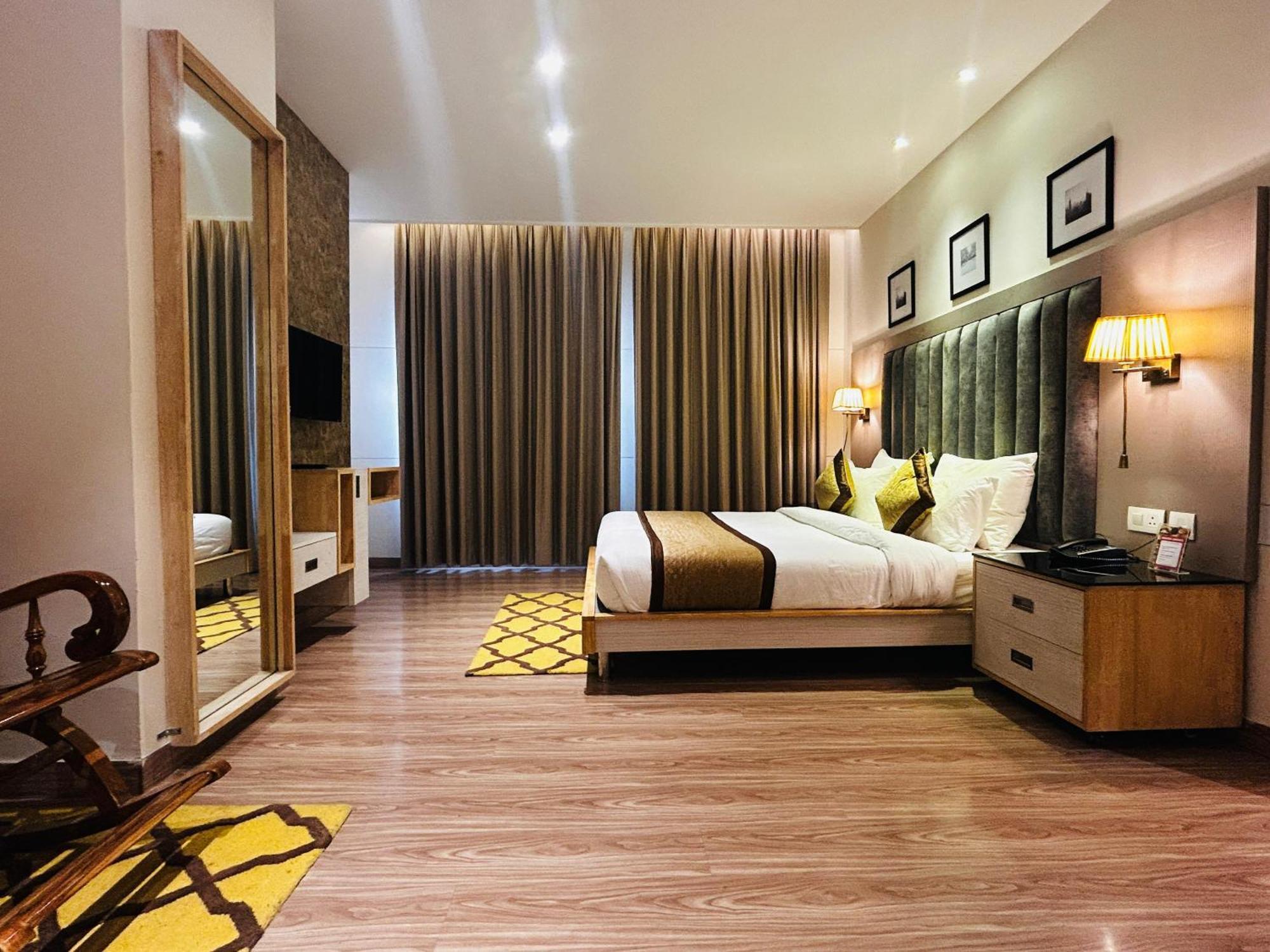 Hotel Sakura Gold Gurgaon Extérieur photo