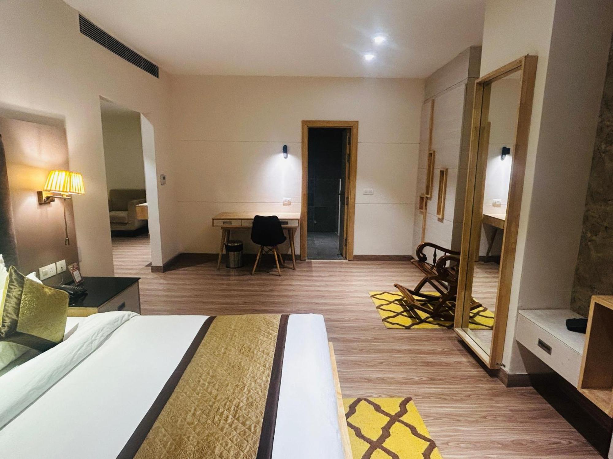 Hotel Sakura Gold Gurgaon Extérieur photo