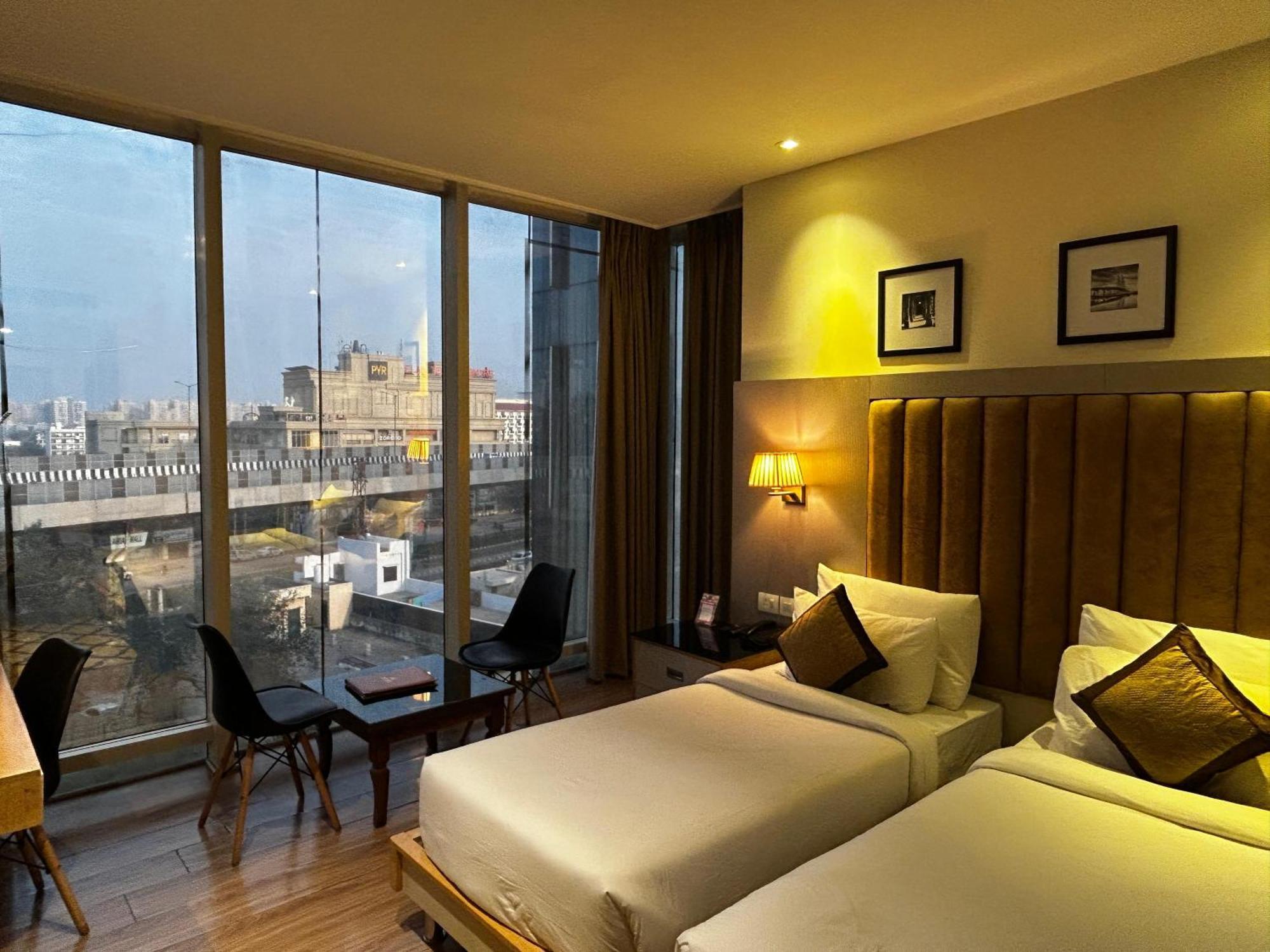 Hotel Sakura Gold Gurgaon Extérieur photo