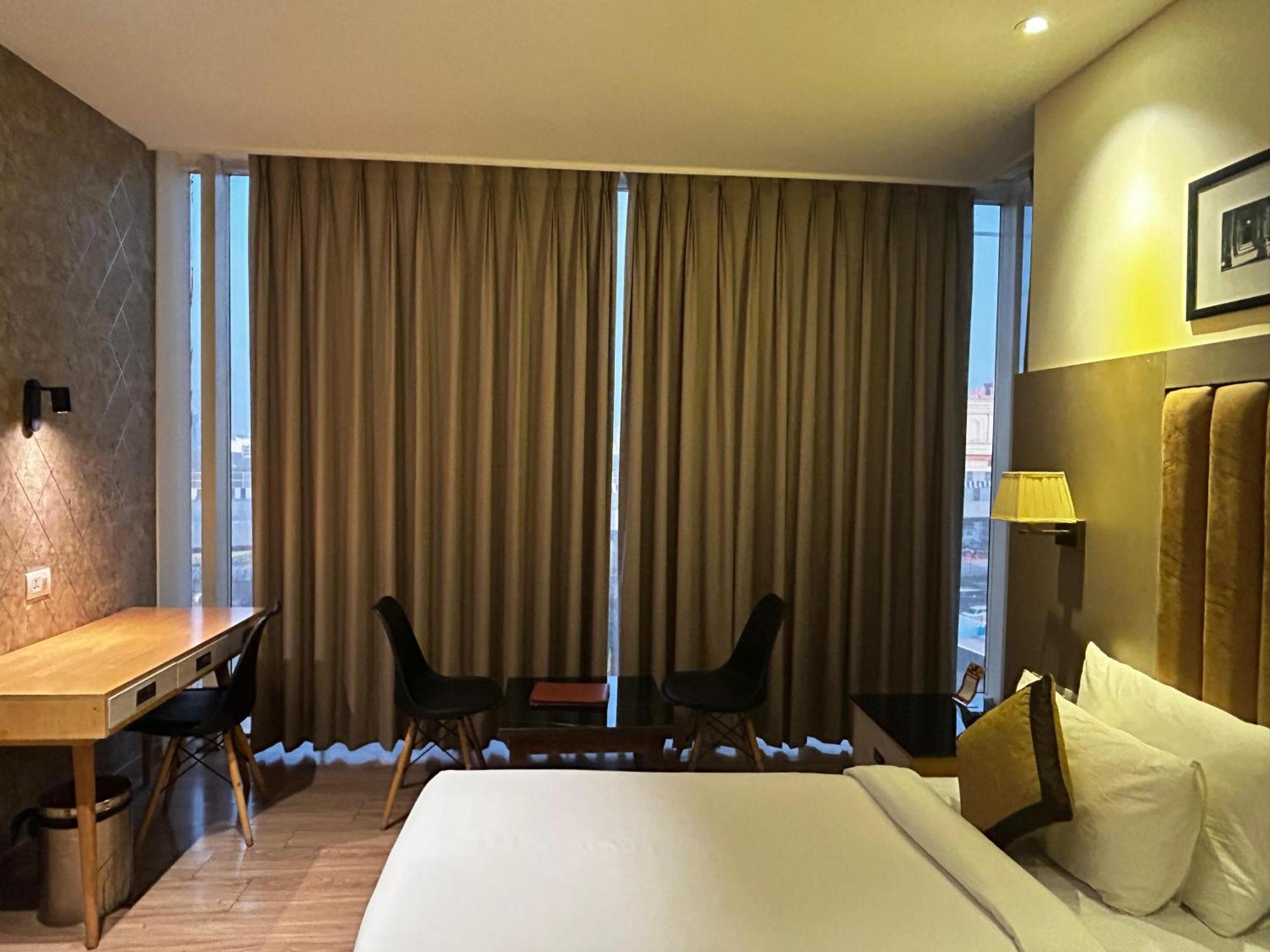 Hotel Sakura Gold Gurgaon Extérieur photo
